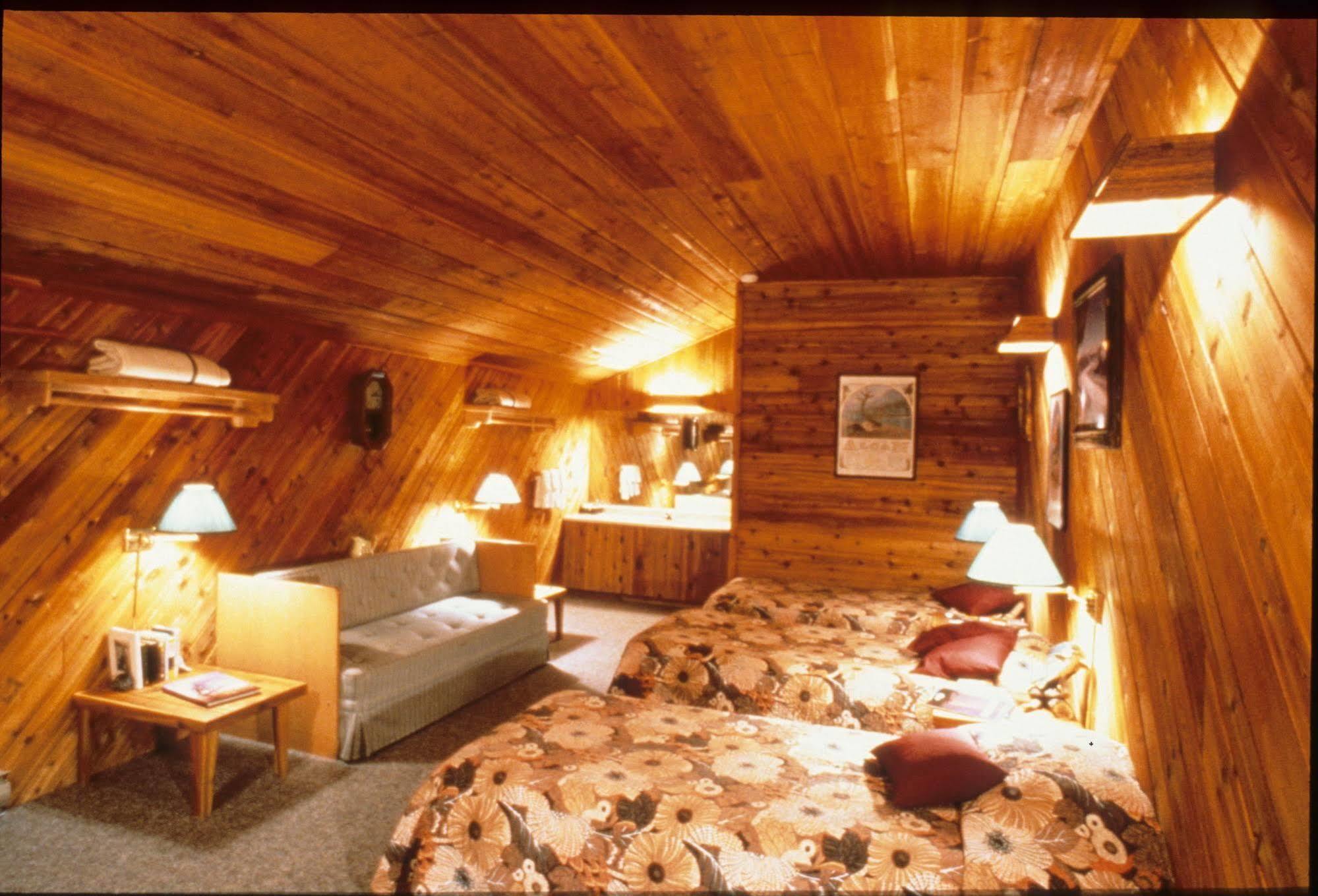 Inconnu Lodge Mcevoy Lake Exteriör bild