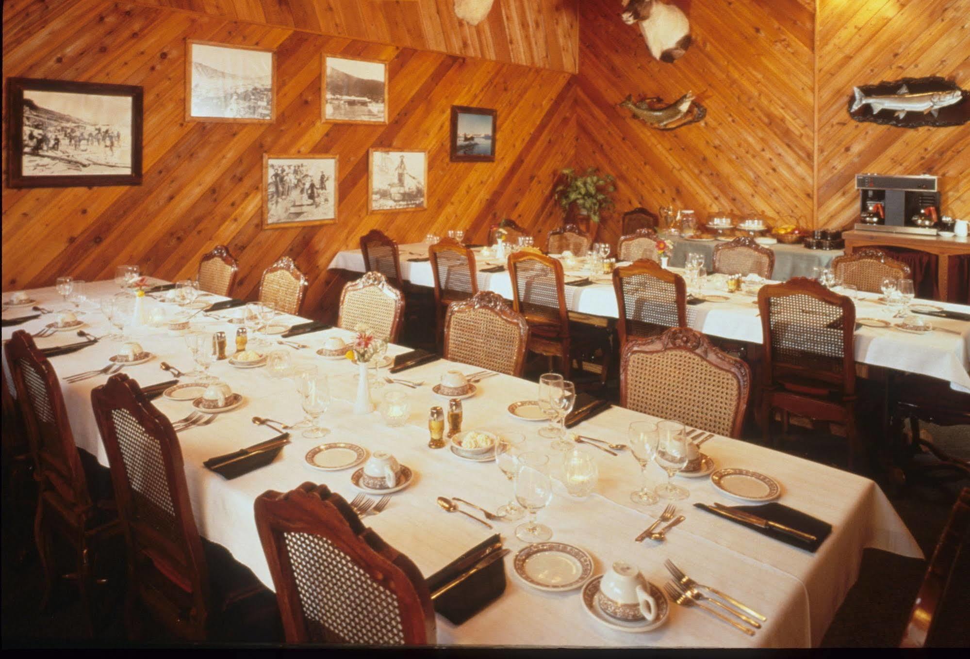 Inconnu Lodge Mcevoy Lake Exteriör bild